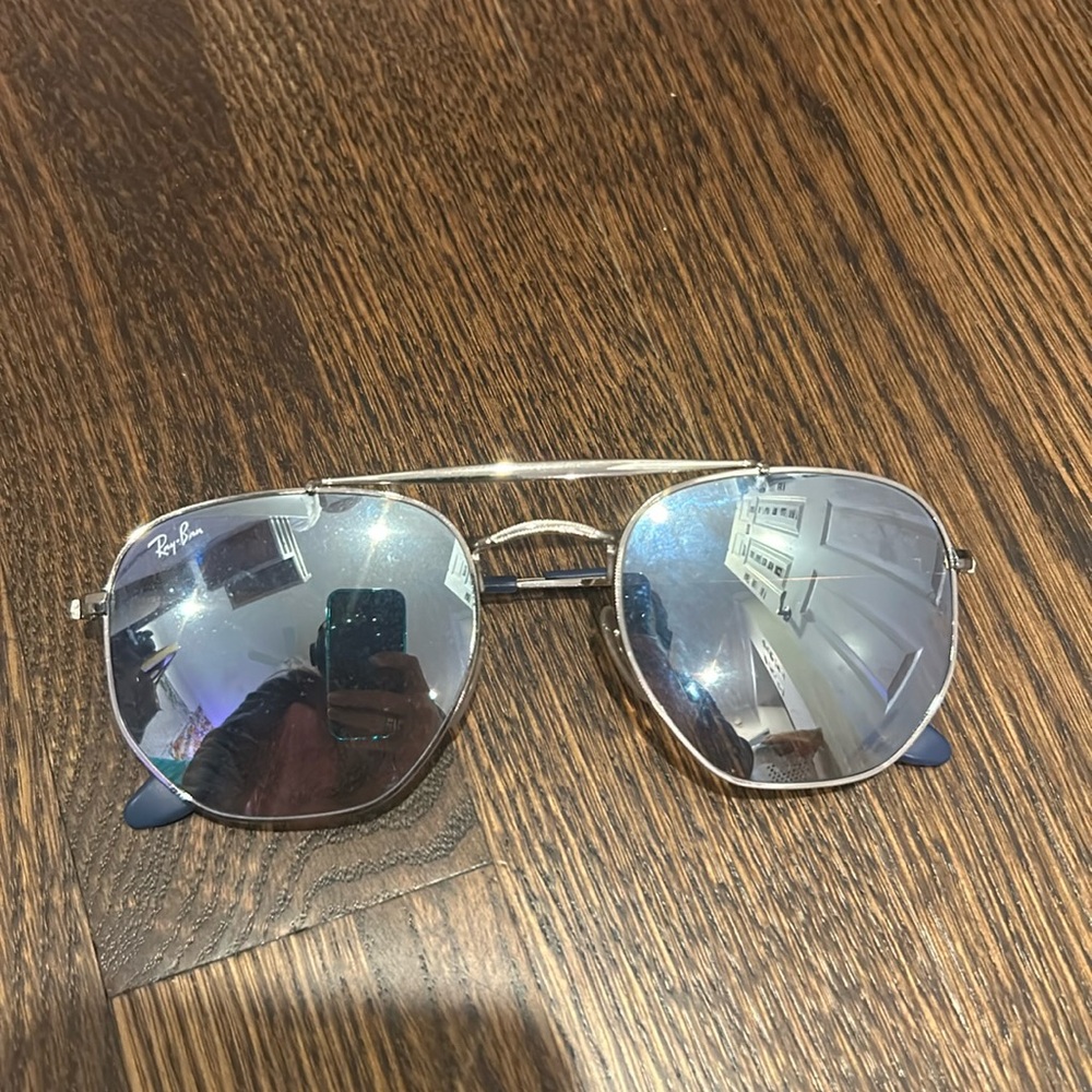 Silver mirrored RayBans